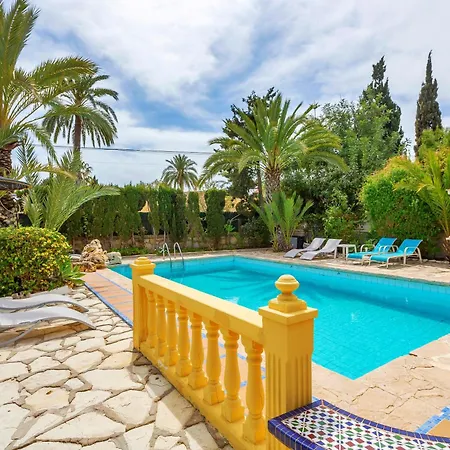 La Font With Pool And Bbq