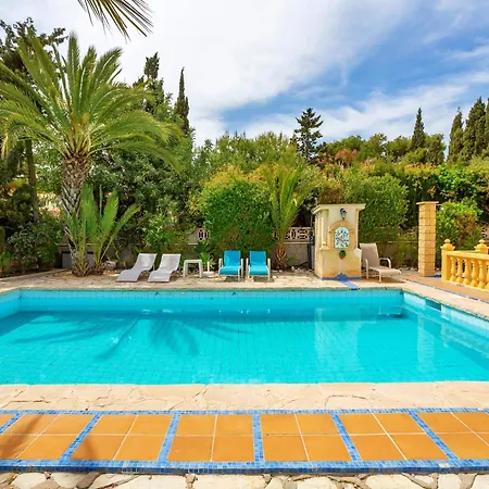 La Font With Pool And Bbq