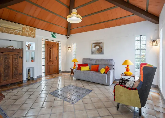 La Font With Pool And Bbq