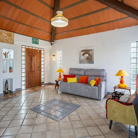 La Font With Pool And Bbq